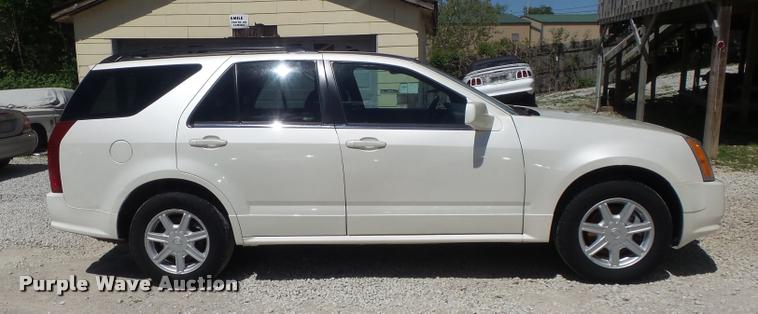 image for item K7647 2004 Cadillac SRX SUV