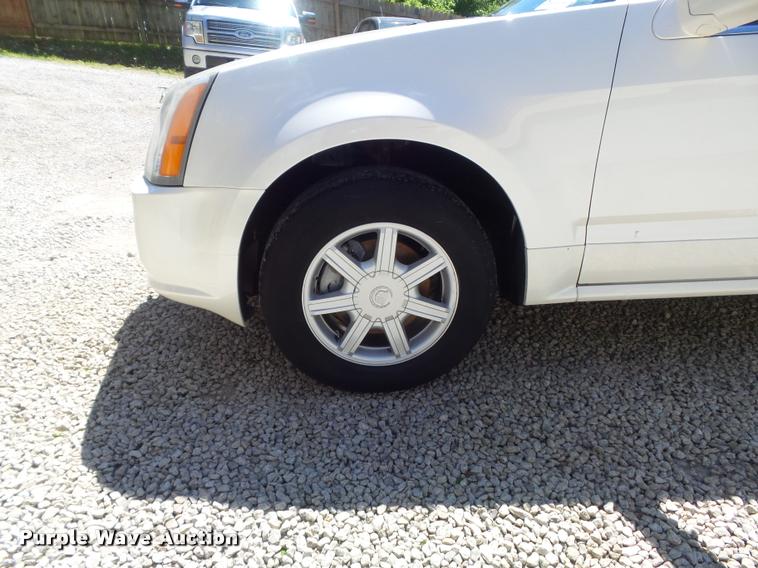 image for item K7647 2004 Cadillac SRX SUV