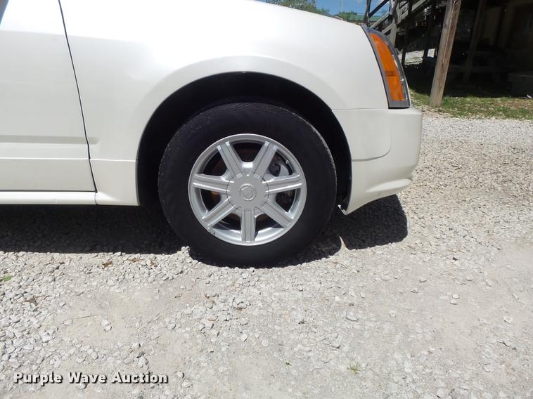 image for item K7647 2004 Cadillac SRX SUV