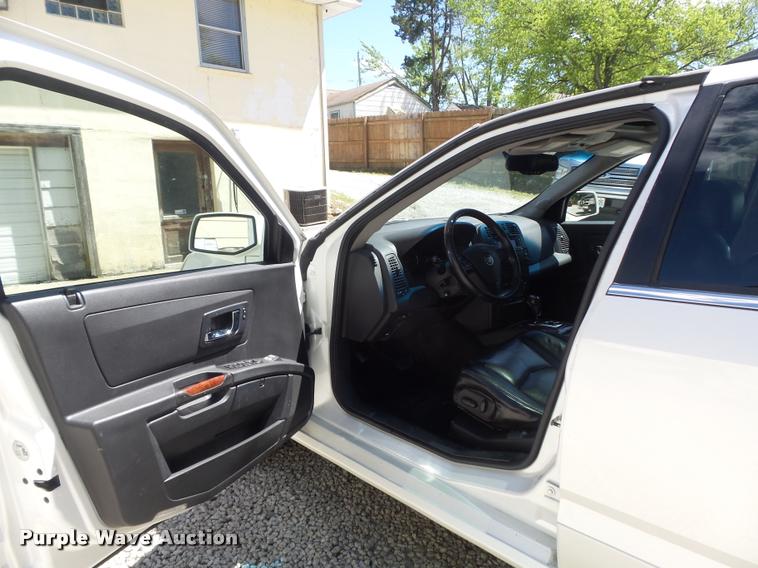 image for item K7647 2004 Cadillac SRX SUV