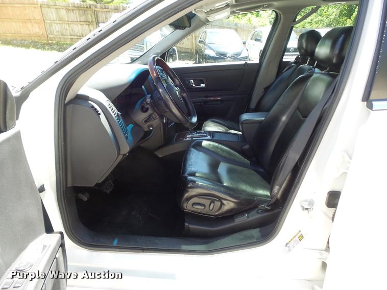 image for item K7647 2004 Cadillac SRX SUV