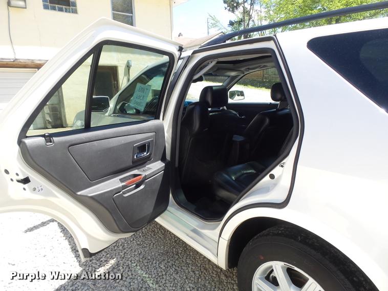 image for item K7647 2004 Cadillac SRX SUV