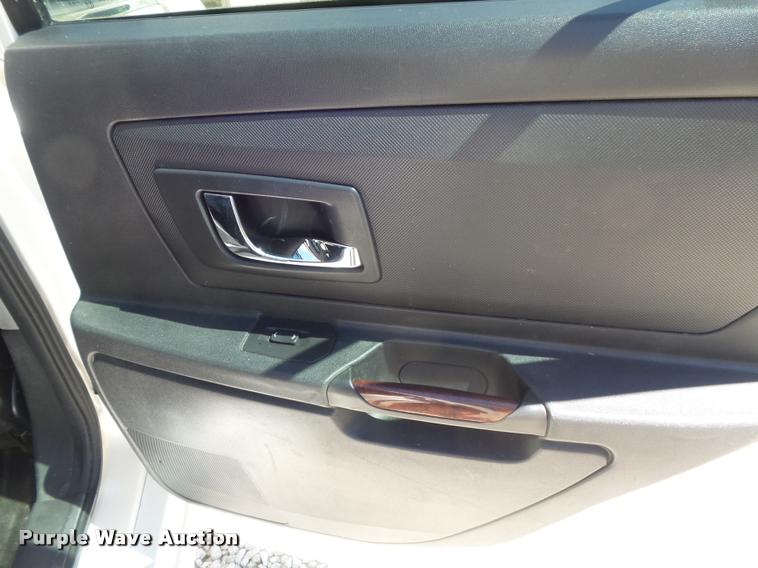 image for item K7647 2004 Cadillac SRX SUV