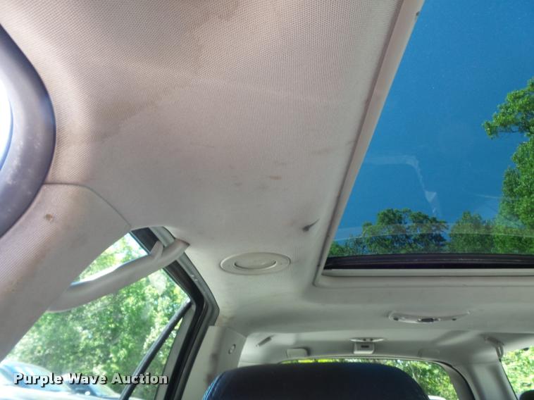 image for item K7647 2004 Cadillac SRX SUV