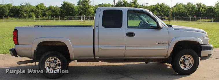 image for item L3167 2007 Chevrolet Silverado Classic 2500HD Ext. Cab pickup truck
