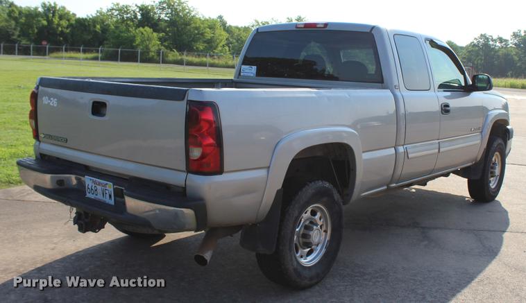 image for item L3167 2007 Chevrolet Silverado Classic 2500HD Ext. Cab pickup truck