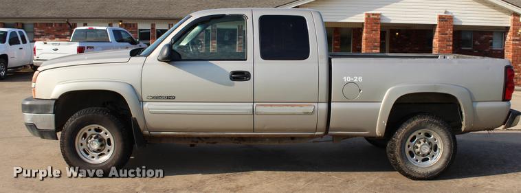 image for item L3167 2007 Chevrolet Silverado Classic 2500HD Ext. Cab pickup truck