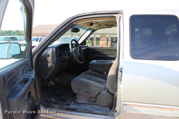 image for item L3167 2007 Chevrolet Silverado Classic 2500HD Ext. Cab pickup truck