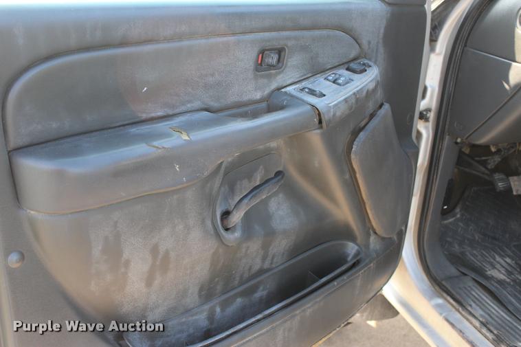 image for item L3167 2007 Chevrolet Silverado Classic 2500HD Ext. Cab pickup truck