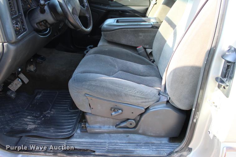 image for item L3167 2007 Chevrolet Silverado Classic 2500HD Ext. Cab pickup truck