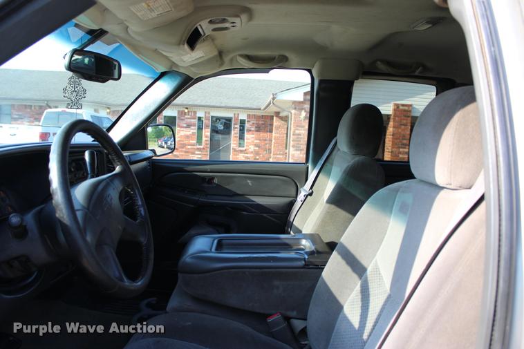 image for item L3167 2007 Chevrolet Silverado Classic 2500HD Ext. Cab pickup truck