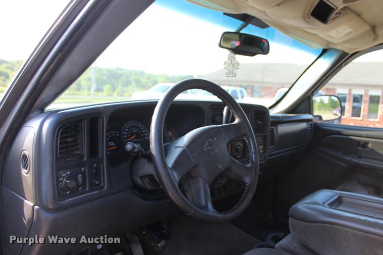 image for item L3167 2007 Chevrolet Silverado Classic 2500HD Ext. Cab pickup truck