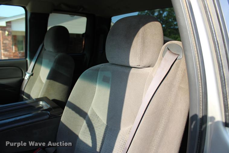 image for item L3167 2007 Chevrolet Silverado Classic 2500HD Ext. Cab pickup truck