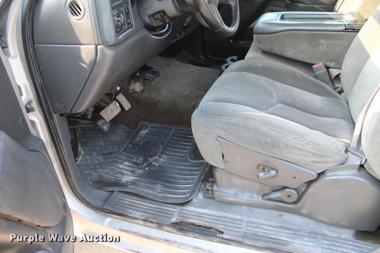 image for item L3167 2007 Chevrolet Silverado Classic 2500HD Ext. Cab pickup truck