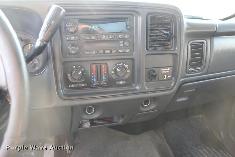 image for item L3167 2007 Chevrolet Silverado Classic 2500HD Ext. Cab pickup truck