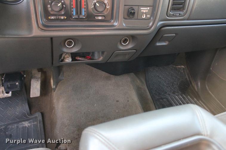 image for item L3167 2007 Chevrolet Silverado Classic 2500HD Ext. Cab pickup truck