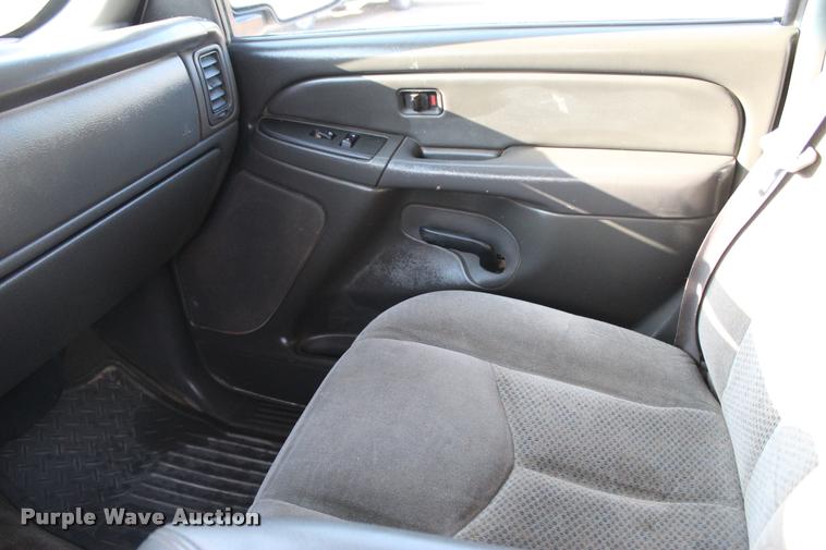 image for item L3167 2007 Chevrolet Silverado Classic 2500HD Ext. Cab pickup truck