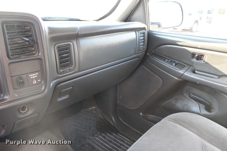 image for item L3167 2007 Chevrolet Silverado Classic 2500HD Ext. Cab pickup truck