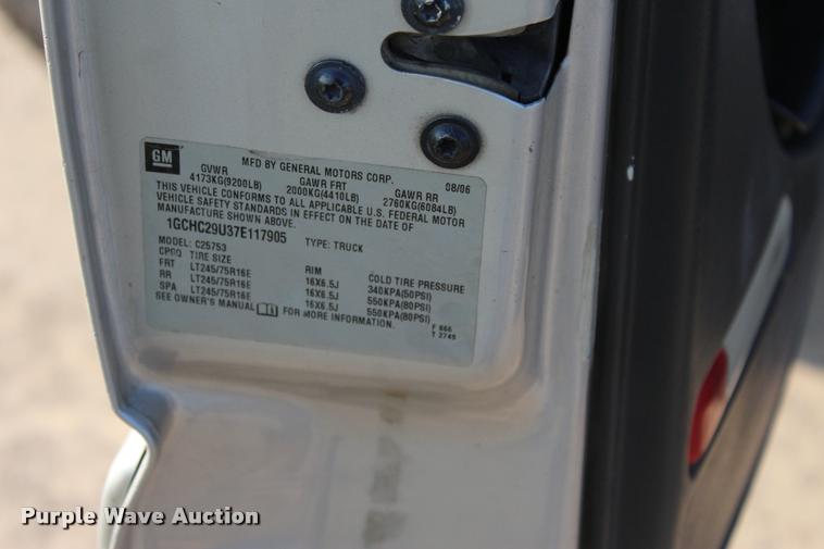 image for item L3167 2007 Chevrolet Silverado Classic 2500HD Ext. Cab pickup truck