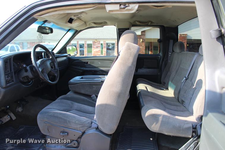 image for item L3167 2007 Chevrolet Silverado Classic 2500HD Ext. Cab pickup truck