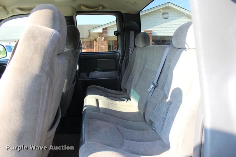 image for item L3167 2007 Chevrolet Silverado Classic 2500HD Ext. Cab pickup truck