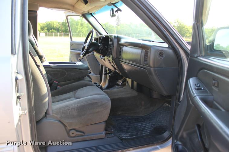 image for item L3167 2007 Chevrolet Silverado Classic 2500HD Ext. Cab pickup truck