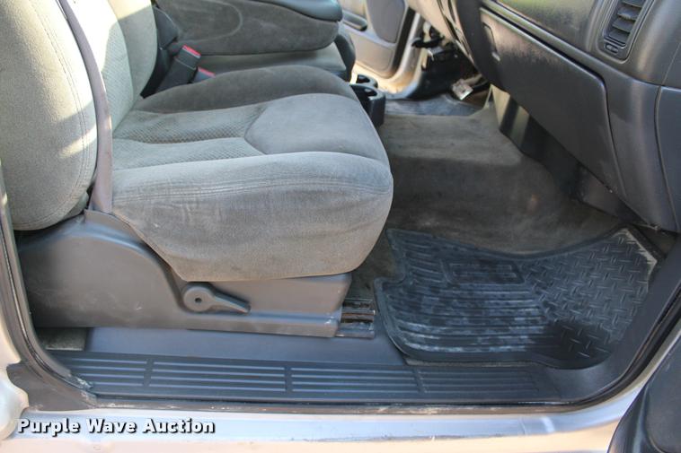 image for item L3167 2007 Chevrolet Silverado Classic 2500HD Ext. Cab pickup truck