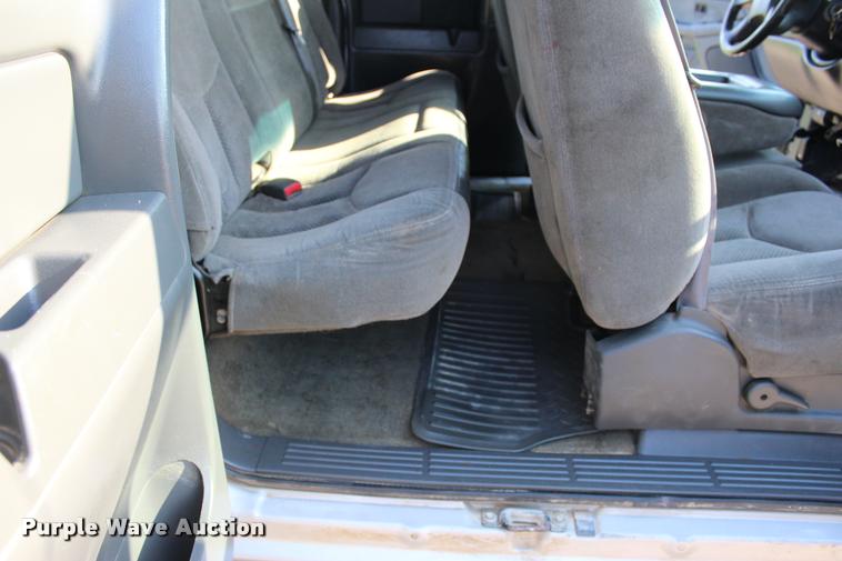 image for item L3167 2007 Chevrolet Silverado Classic 2500HD Ext. Cab pickup truck