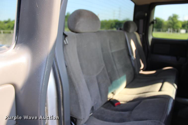 image for item L3167 2007 Chevrolet Silverado Classic 2500HD Ext. Cab pickup truck