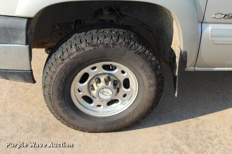 image for item L3167 2007 Chevrolet Silverado Classic 2500HD Ext. Cab pickup truck