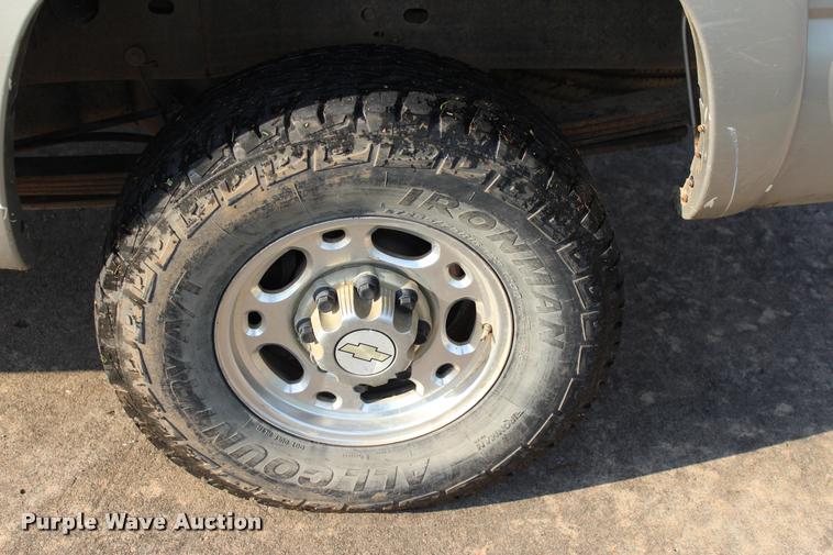 image for item L3167 2007 Chevrolet Silverado Classic 2500HD Ext. Cab pickup truck