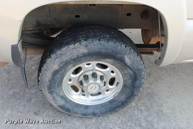 image for item L3167 2007 Chevrolet Silverado Classic 2500HD Ext. Cab pickup truck