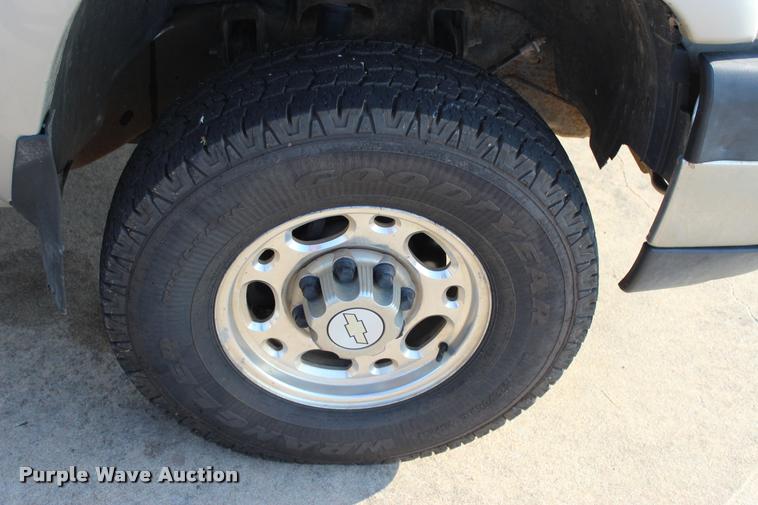 image for item L3167 2007 Chevrolet Silverado Classic 2500HD Ext. Cab pickup truck