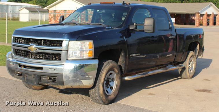 image for item L3169 2010 Chevrolet Silverado 2500HD Z71 Crew Cab pickup truck