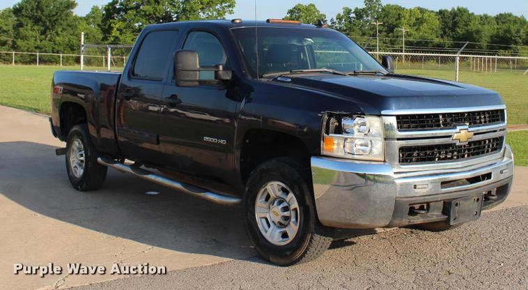 image for item L3169 2010 Chevrolet Silverado 2500HD Z71 Crew Cab pickup truck