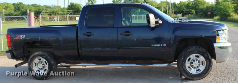 image for item L3169 2010 Chevrolet Silverado 2500HD Z71 Crew Cab pickup truck