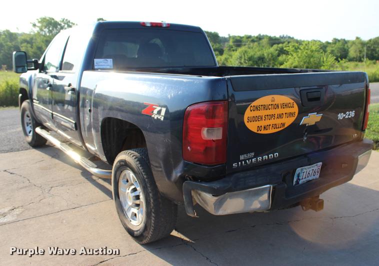 image for item L3169 2010 Chevrolet Silverado 2500HD Z71 Crew Cab pickup truck