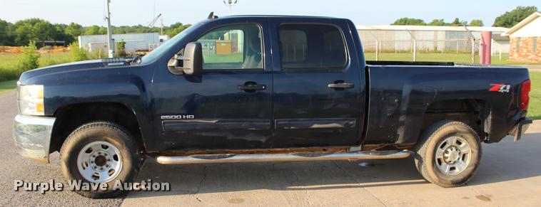 image for item L3169 2010 Chevrolet Silverado 2500HD Z71 Crew Cab pickup truck