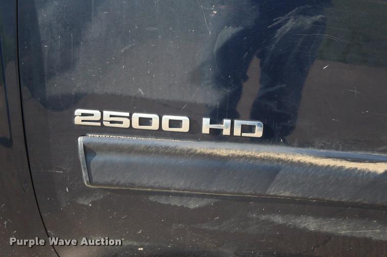 image for item L3169 2010 Chevrolet Silverado 2500HD Z71 Crew Cab pickup truck