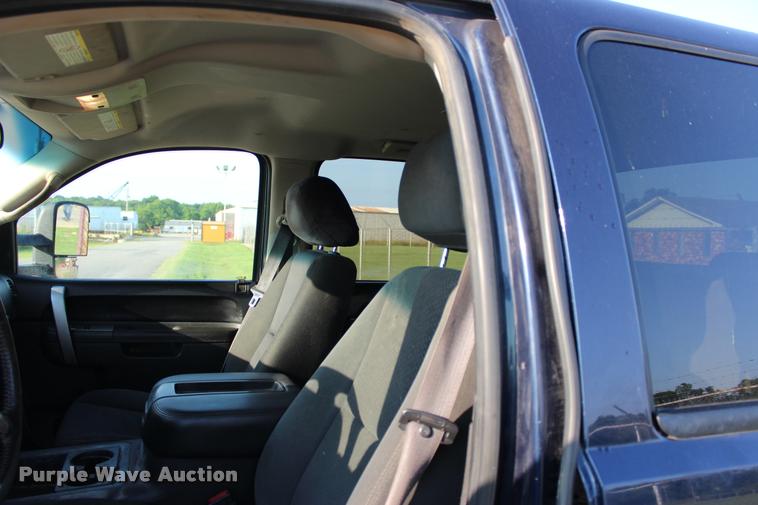 image for item L3169 2010 Chevrolet Silverado 2500HD Z71 Crew Cab pickup truck
