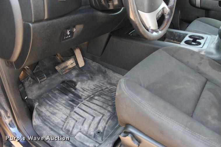 image for item L3169 2010 Chevrolet Silverado 2500HD Z71 Crew Cab pickup truck