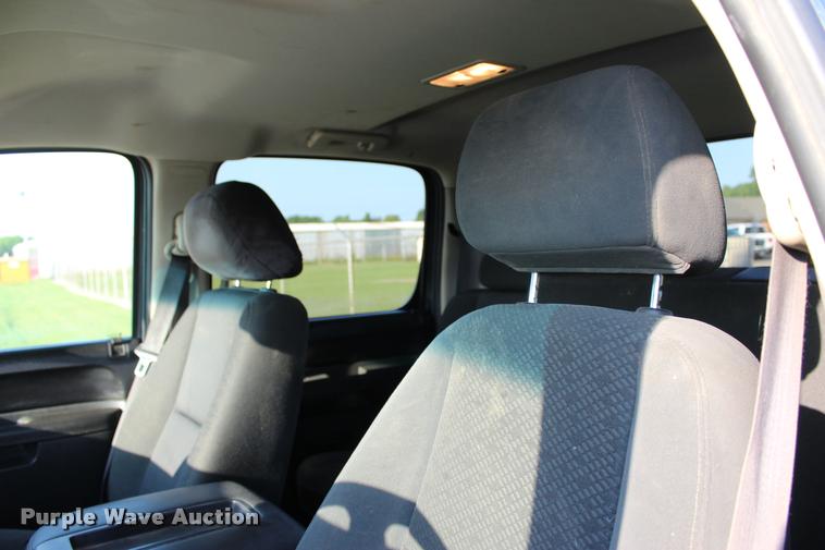 image for item L3169 2010 Chevrolet Silverado 2500HD Z71 Crew Cab pickup truck