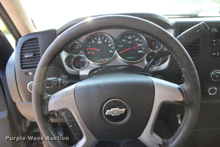 image for item L3169 2010 Chevrolet Silverado 2500HD Z71 Crew Cab pickup truck