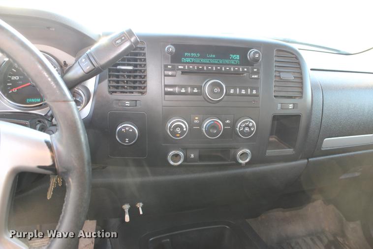 image for item L3169 2010 Chevrolet Silverado 2500HD Z71 Crew Cab pickup truck