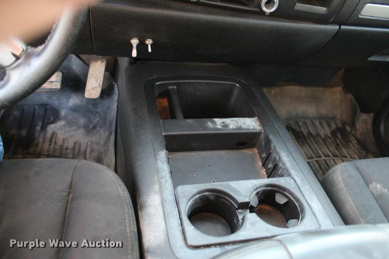 image for item L3169 2010 Chevrolet Silverado 2500HD Z71 Crew Cab pickup truck