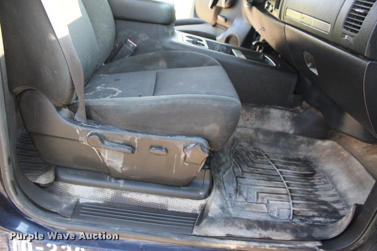 image for item L3169 2010 Chevrolet Silverado 2500HD Z71 Crew Cab pickup truck