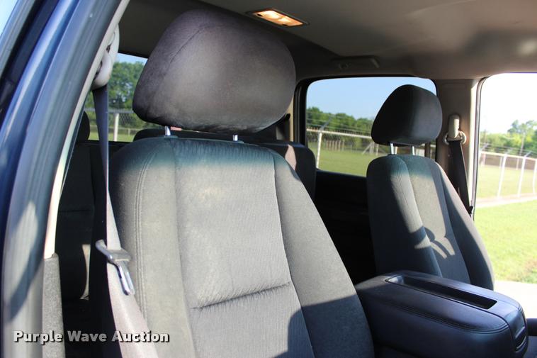 image for item L3169 2010 Chevrolet Silverado 2500HD Z71 Crew Cab pickup truck