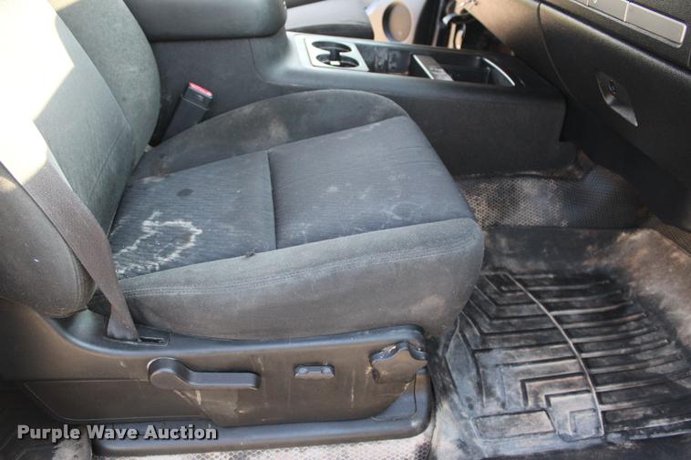 image for item L3169 2010 Chevrolet Silverado 2500HD Z71 Crew Cab pickup truck