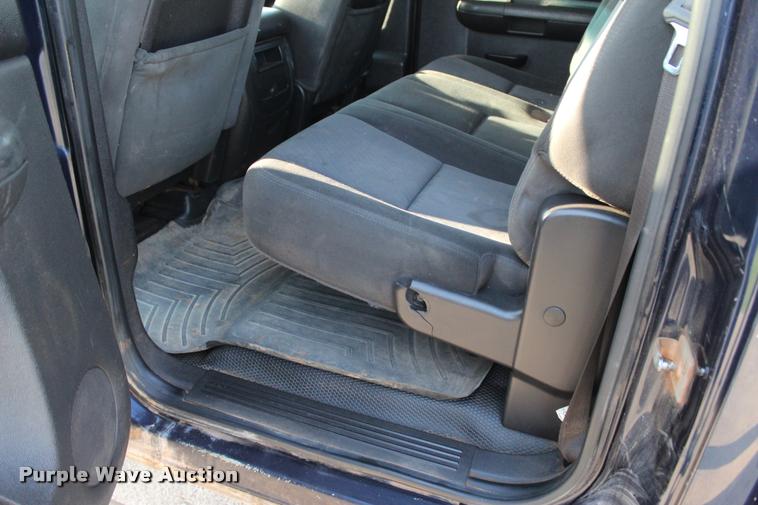 image for item L3169 2010 Chevrolet Silverado 2500HD Z71 Crew Cab pickup truck