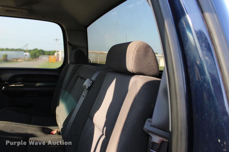 image for item L3169 2010 Chevrolet Silverado 2500HD Z71 Crew Cab pickup truck